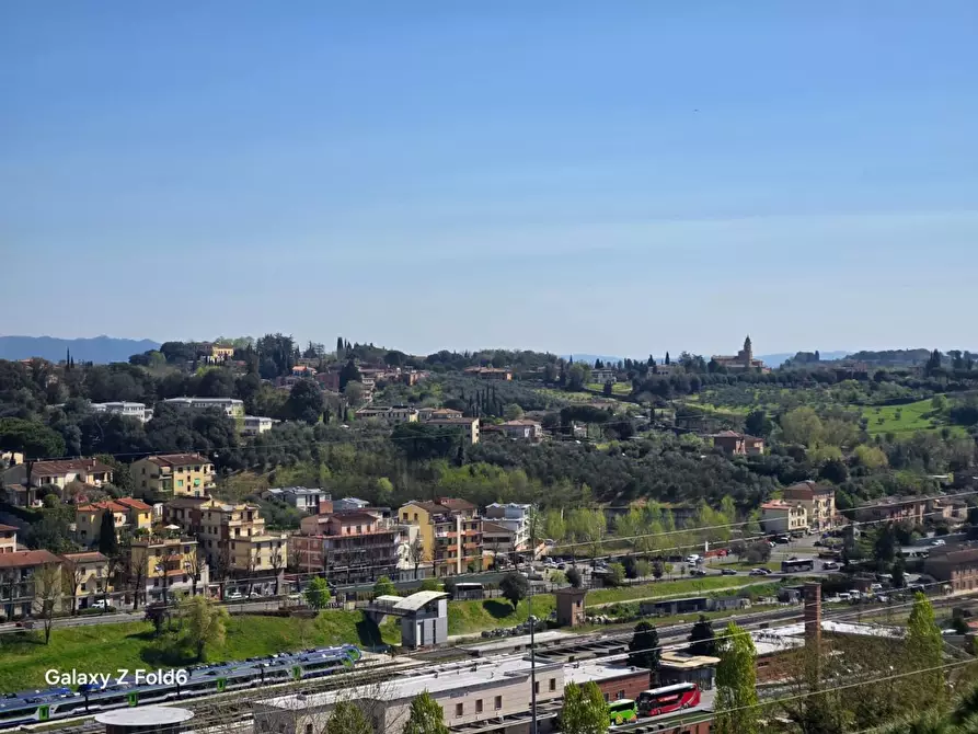 Immagine 18 di Appartamento in vendita  a Siena