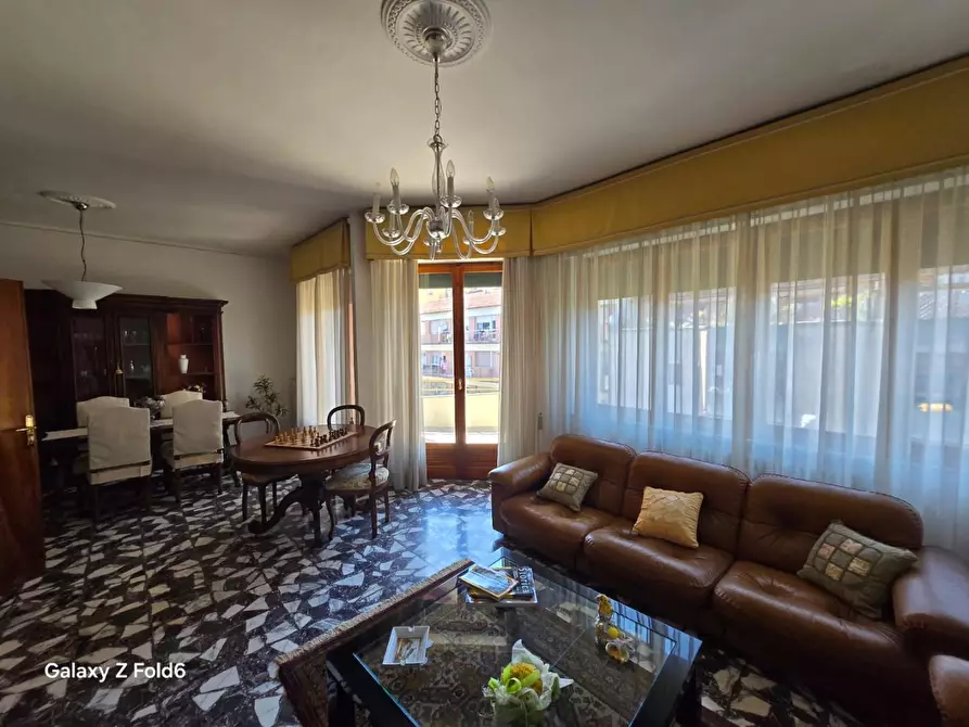 Immagine 1 di Appartamento in vendita  a Siena