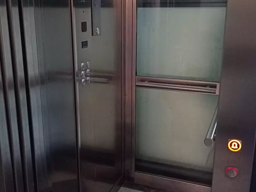 Immagine 10 di Appartamento in vendita  a Massa