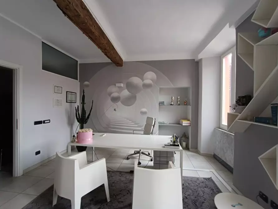 Immagine 2 di Appartamento in vendita  a Massa