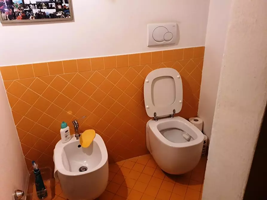 Immagine 10 di Appartamento in vendita  a Siena