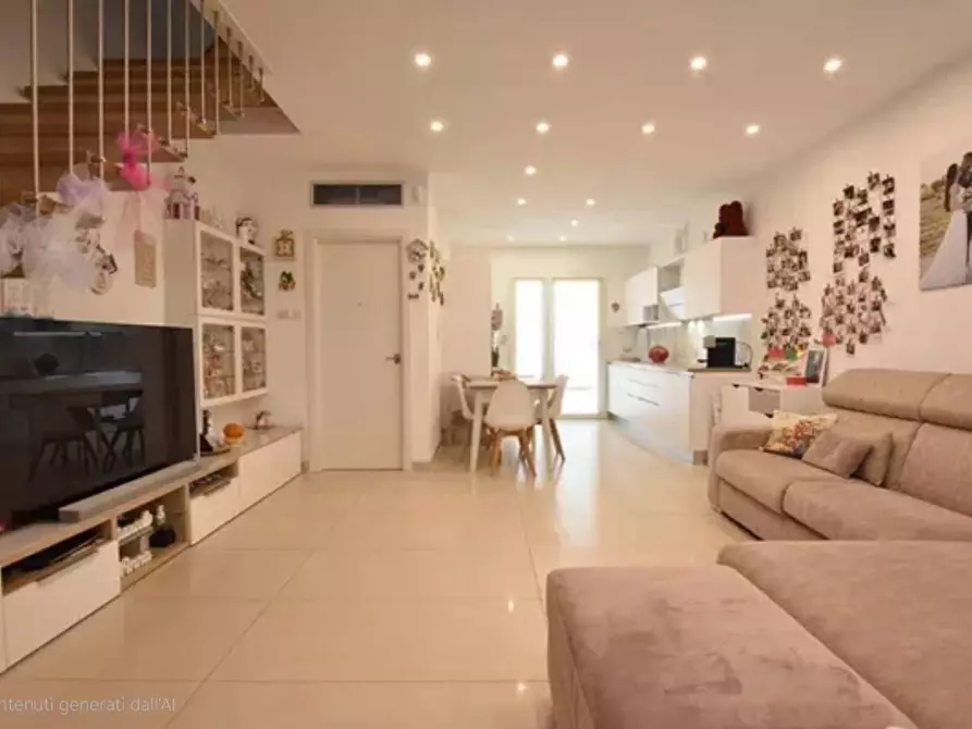 Immagine 1 di Villetta a schiera in vendita  a Vecchiano