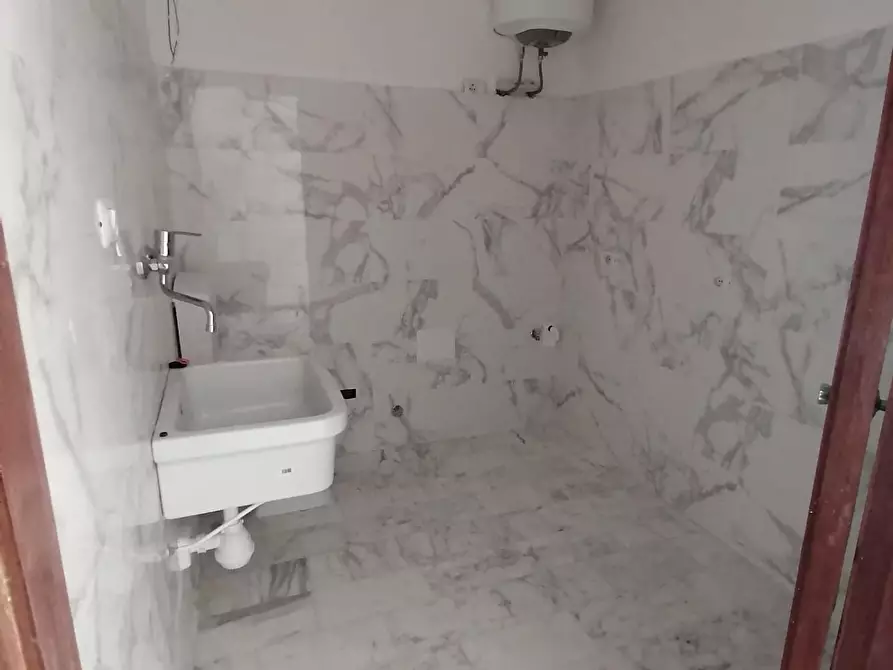 Immagine 10 di Appartamento in affitto  a Carrara