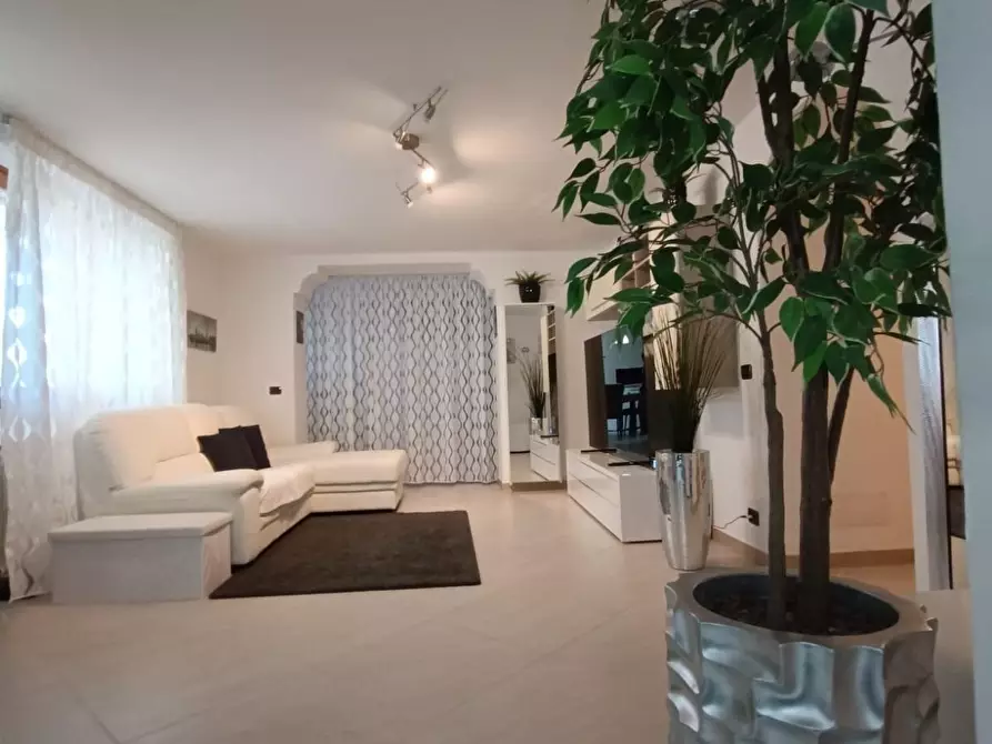 Immagine 12 di Villa in vendita  a Montignoso