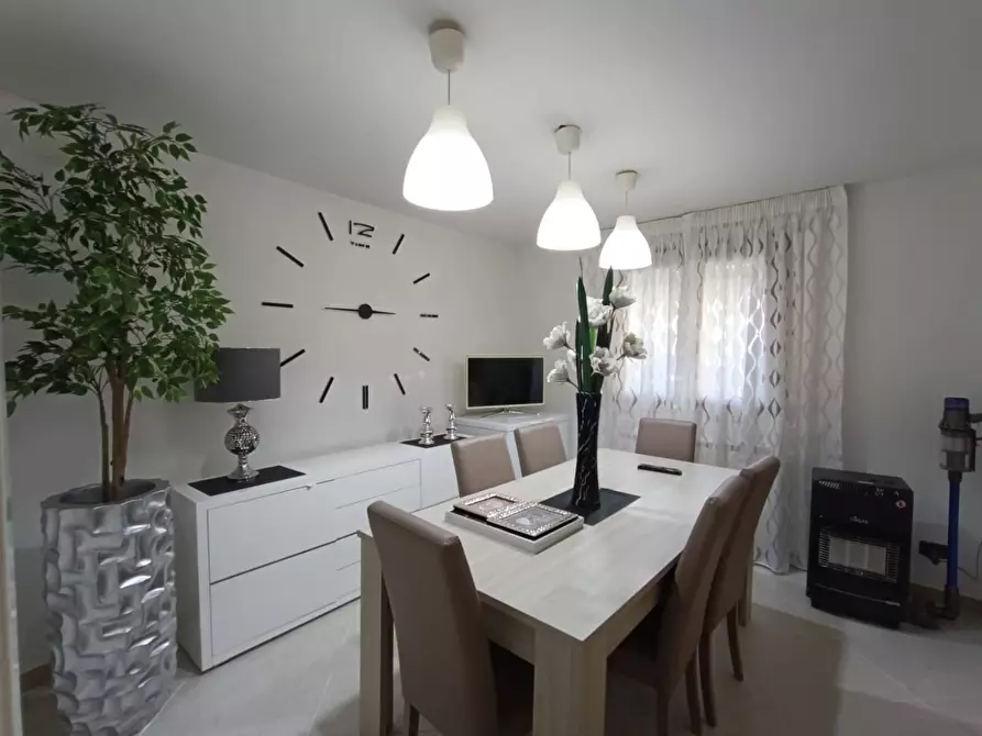 Immagine 11 di Villa in vendita  a Montignoso