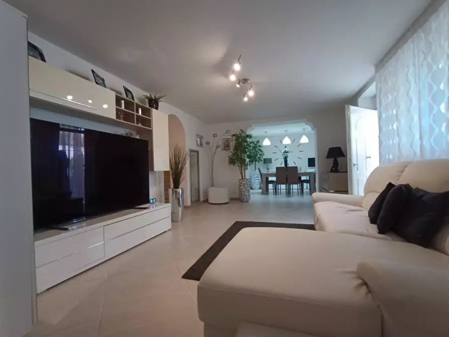 Immagine 10 di Villa in vendita  a Montignoso