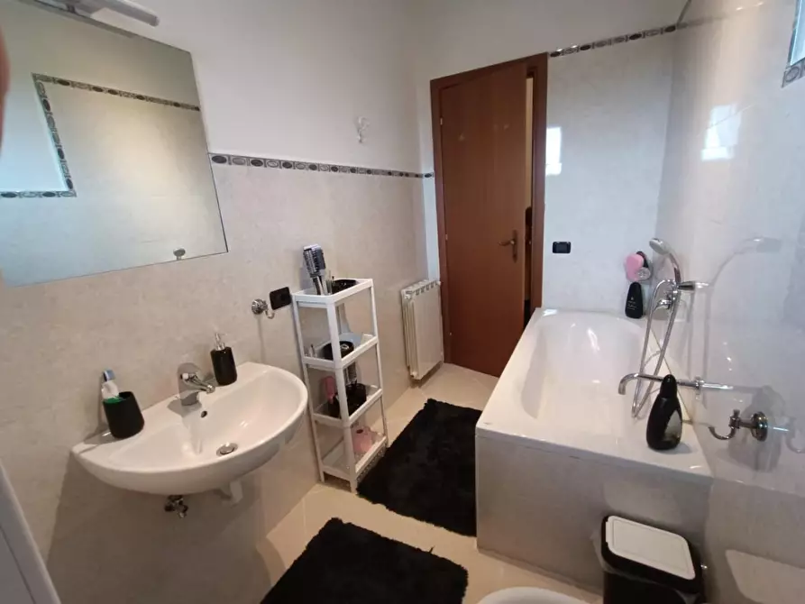 Immagine 46 di Villa in vendita  a Montignoso