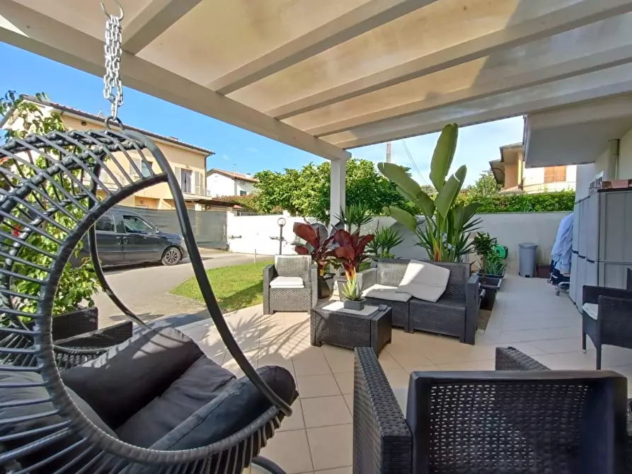 Immagine 9 di Villa in vendita  a Montignoso