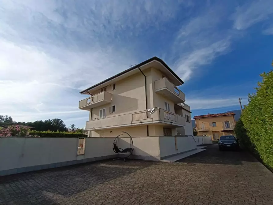 Immagine 5 di Villa in vendita  a Montignoso