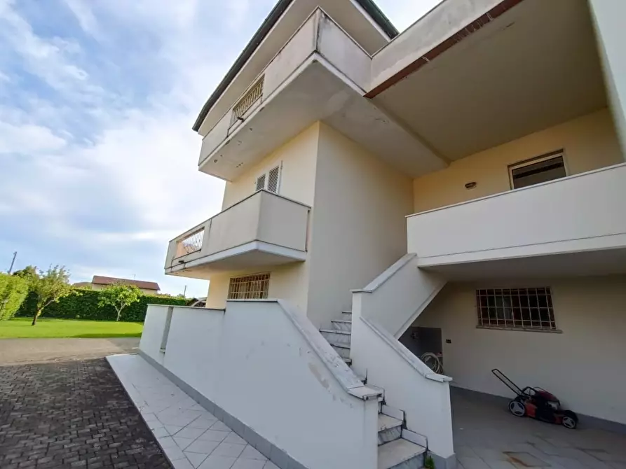 Immagine 3 di Villa in vendita  a Montignoso