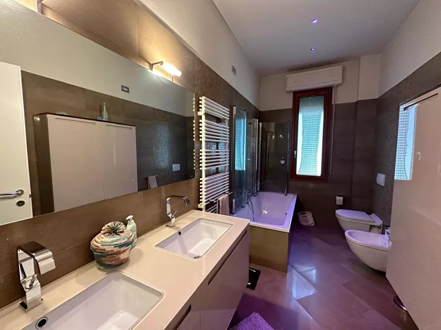 Immagine 31 di Villa in vendita  a Vinci