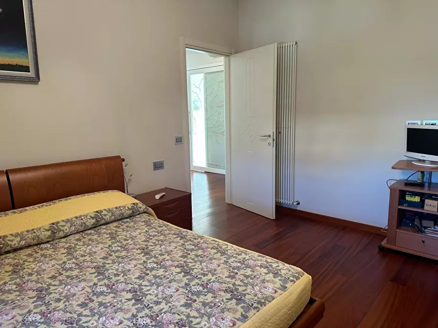 Immagine 18 di Villa in vendita  a Vinci