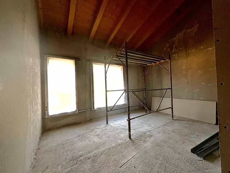 Immagine 9 di Appartamento in vendita  a Lucca