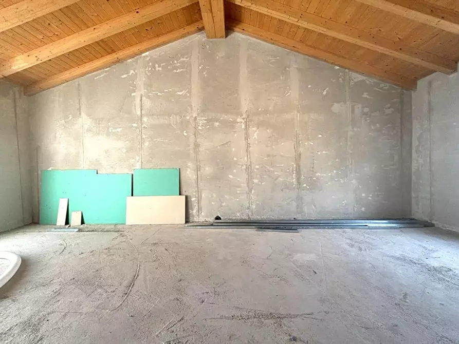 Immagine 7 di Appartamento in vendita  a Lucca