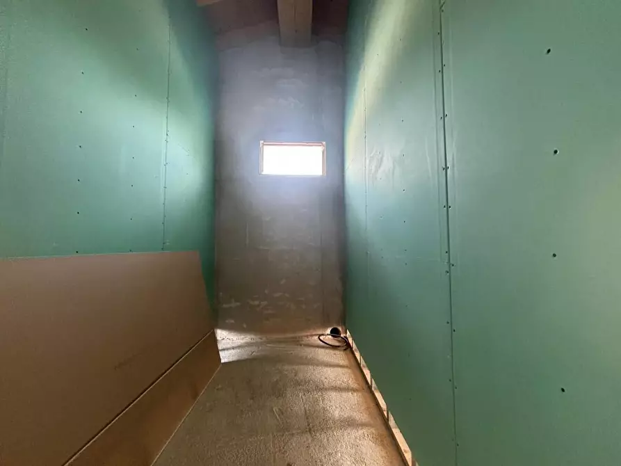 Immagine 10 di Appartamento in vendita  a Lucca