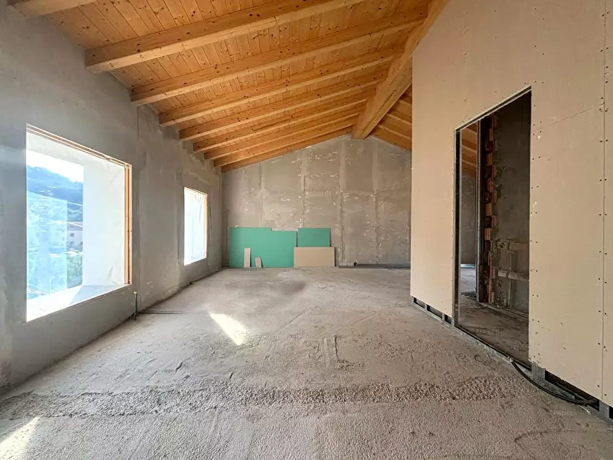 Immagine 5 di Appartamento in vendita  a Lucca