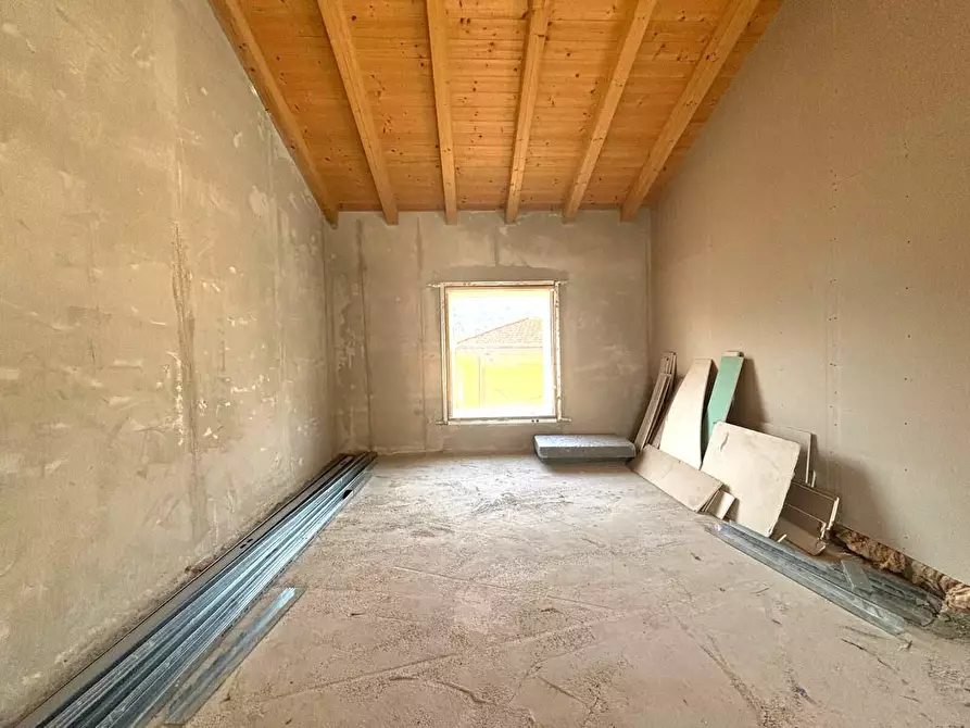 Immagine 13 di Appartamento in vendita  a Lucca