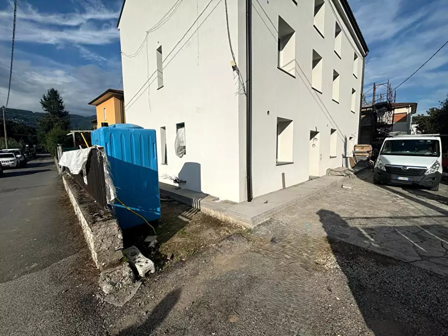 Immagine 14 di Appartamento in vendita  a Lucca