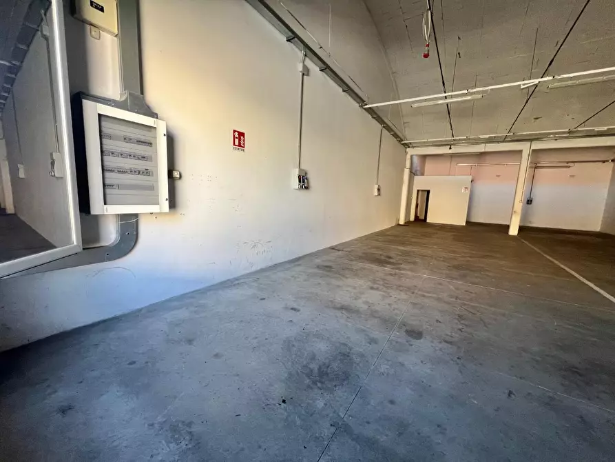 Immagine 9 di Attività artigianale in affitto  a Montelupo Fiorentino