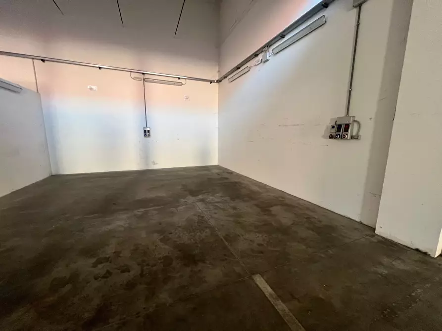 Immagine 4 di Attività artigianale in affitto  a Montelupo Fiorentino