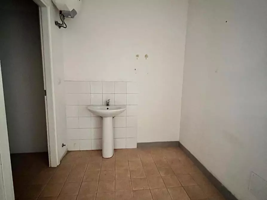 Immagine 8 di Attività artigianale in affitto  a Montelupo Fiorentino