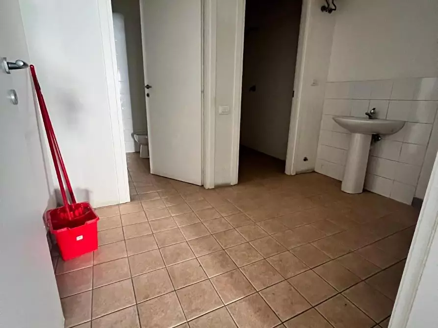 Immagine 5 di Attività artigianale in affitto  a Montelupo Fiorentino