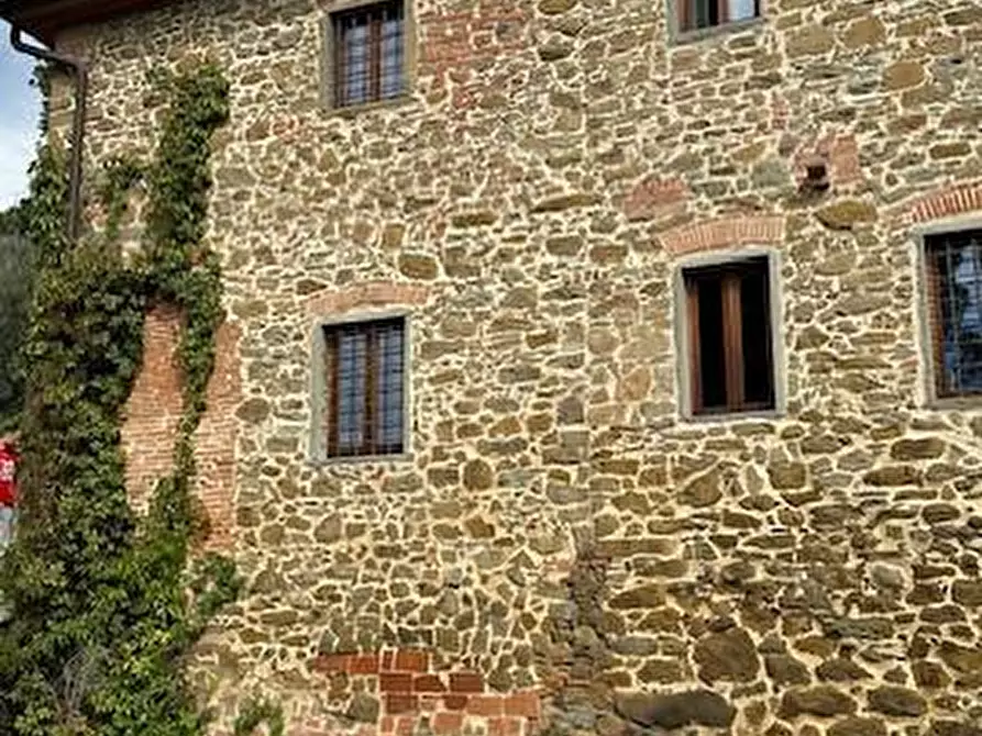 Immagine 28 di Casa colonica in vendita  a Vinci