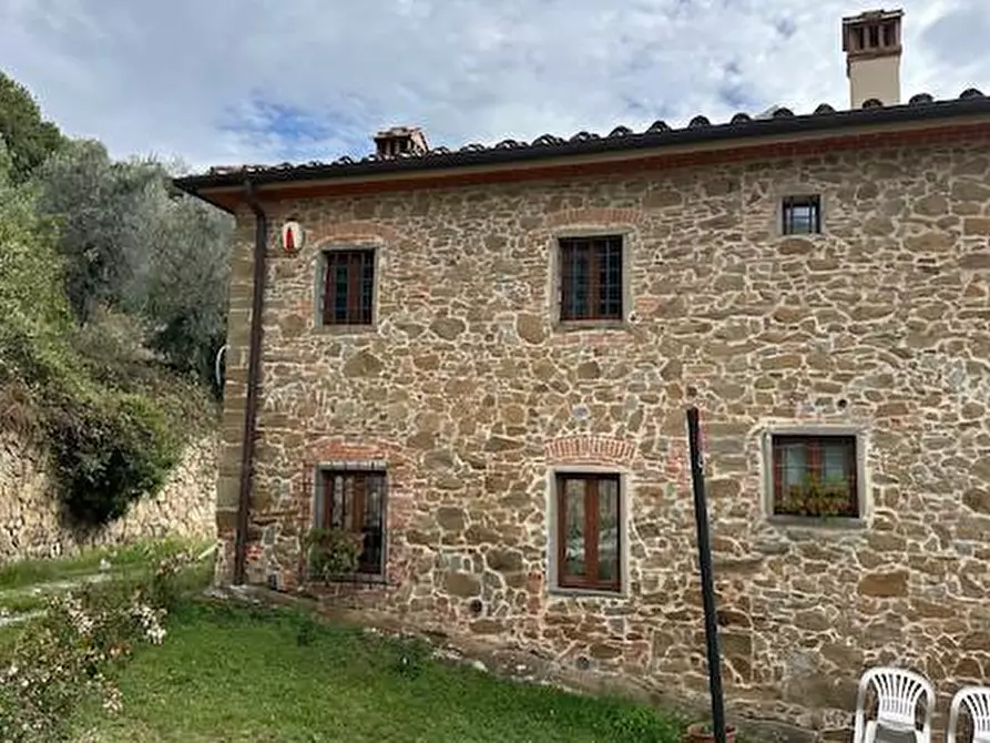 Immagine 26 di Casa colonica in vendita  a Vinci
