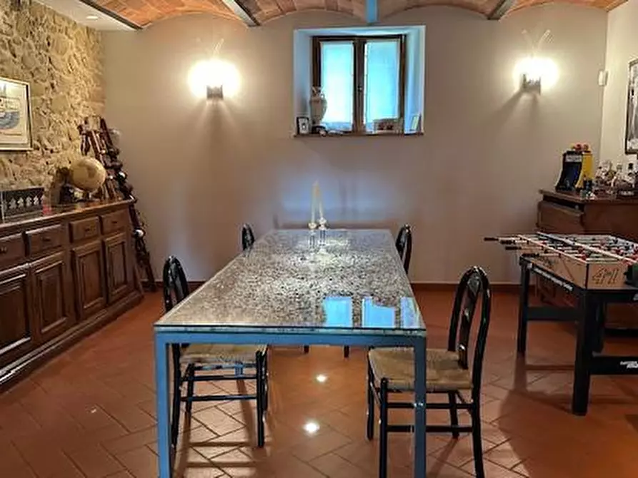 Immagine 11 di Casa colonica in vendita  a Vinci