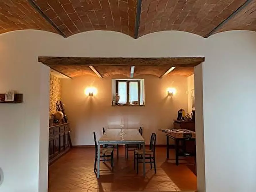 Immagine 10 di Casa colonica in vendita  a Vinci