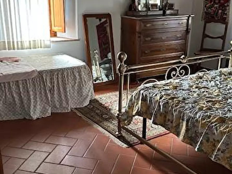 Immagine 21 di Casa colonica in vendita  a Vinci