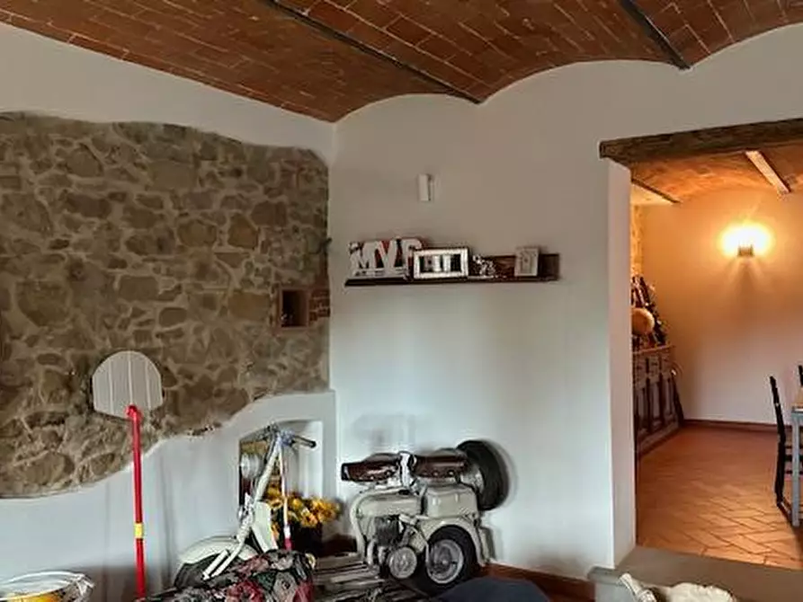 Immagine 9 di Casa colonica in vendita  a Vinci