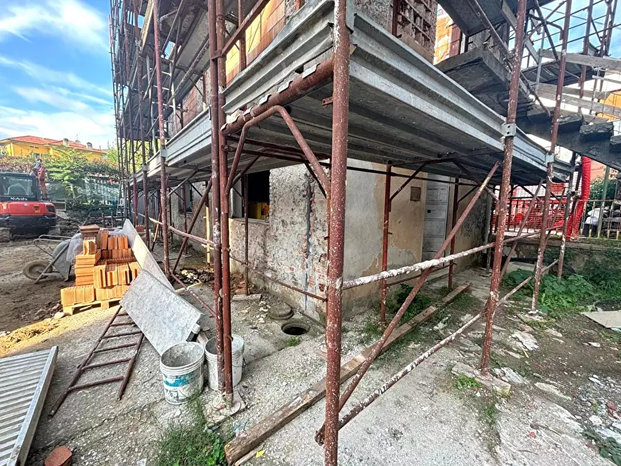 Immagine 10 di Villa in vendita  a Lucca