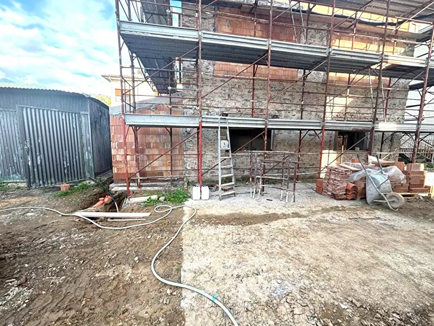 Immagine 15 di Villa in vendita  a Lucca