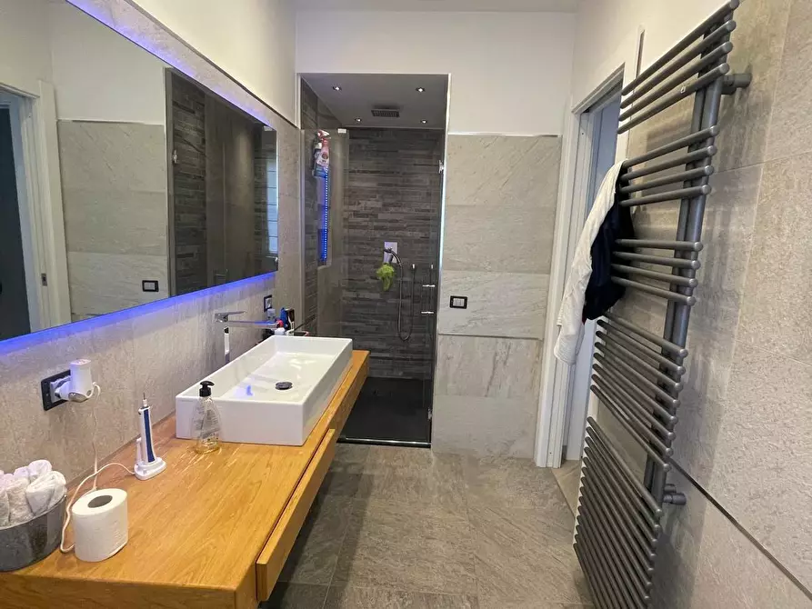 Immagine 12 di Appartamento in vendita  a Carrara