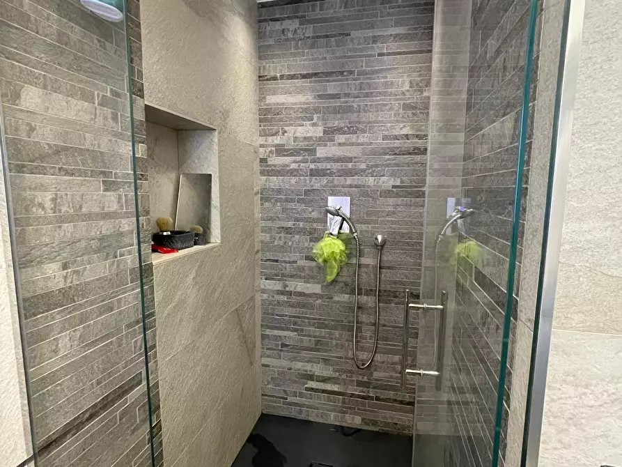 Immagine 11 di Appartamento in vendita  a Carrara