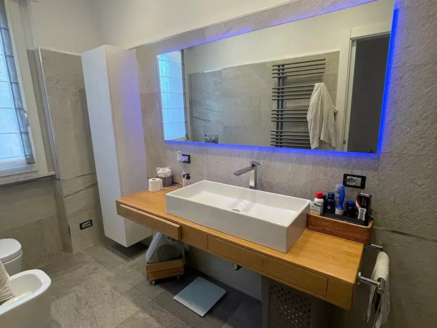 Immagine 10 di Appartamento in vendita  a Carrara