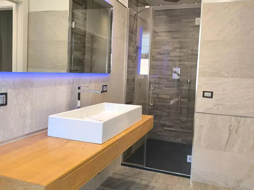 Immagine 29 di Appartamento in vendita  a Carrara