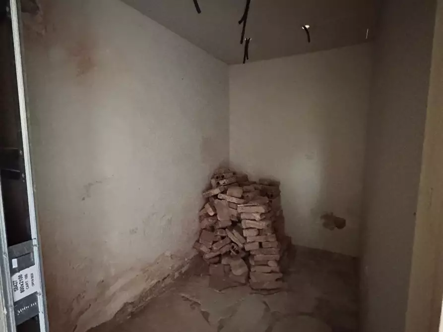 Immagine 10 di Appartamento in vendita  a Siena