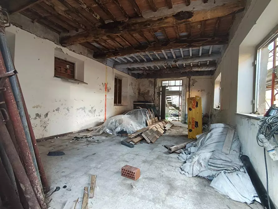 Immagine 11 di Villa in vendita  a Lucca