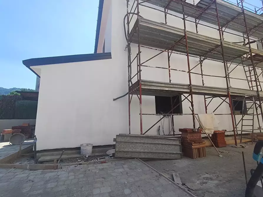 Immagine 15 di Villa in vendita  a Lucca