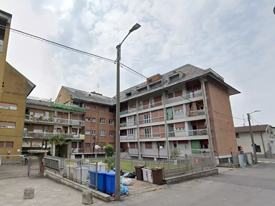 Immagine 2 di Magazzino in vendita  a Limbiate