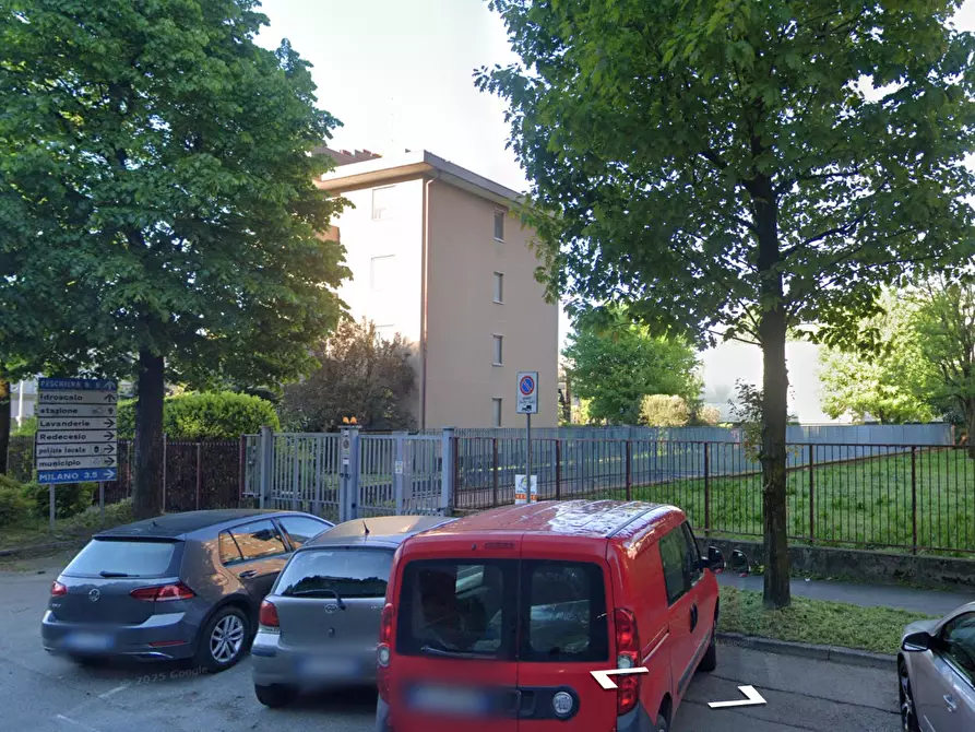 Immagine 1 di Garage in vendita  a Segrate