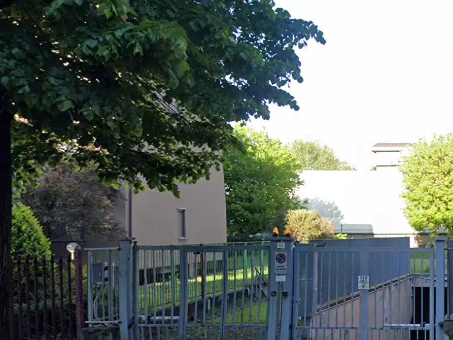 Immagine 3 di Garage in vendita  a Segrate