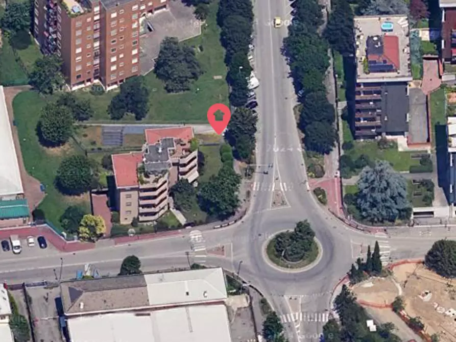 Immagine 4 di Garage in vendita  a Segrate