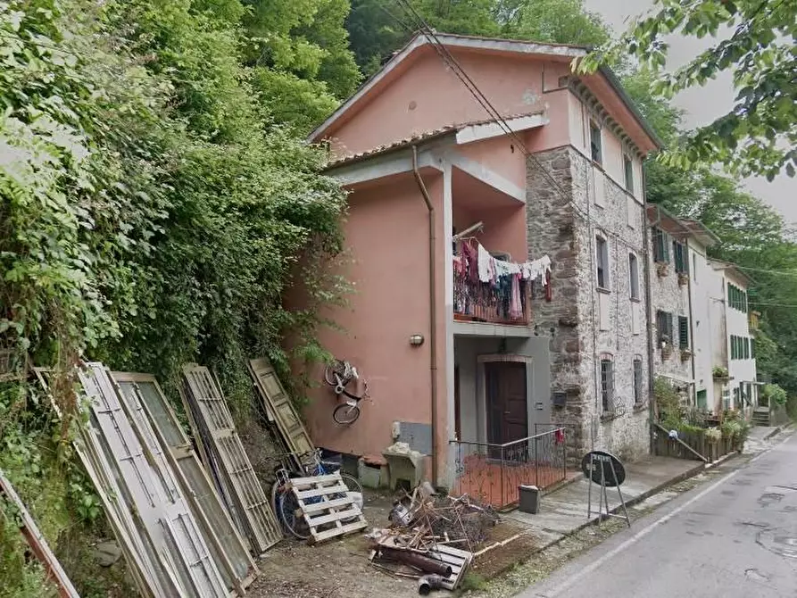 Immagine 2 di Appartamento in vendita  a Lucca