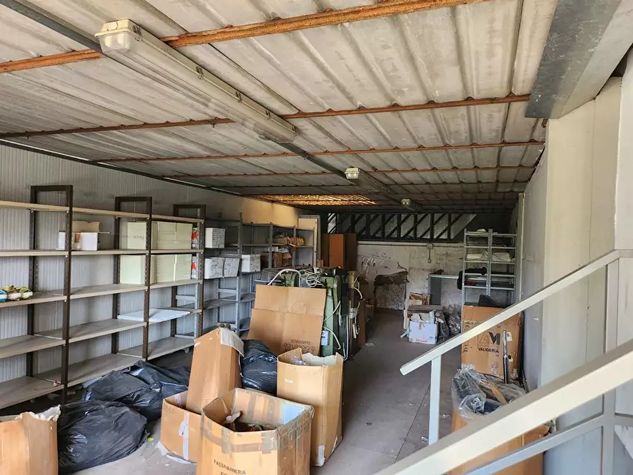 Immagine 9 di Attività artigianale in vendita  a Capannori