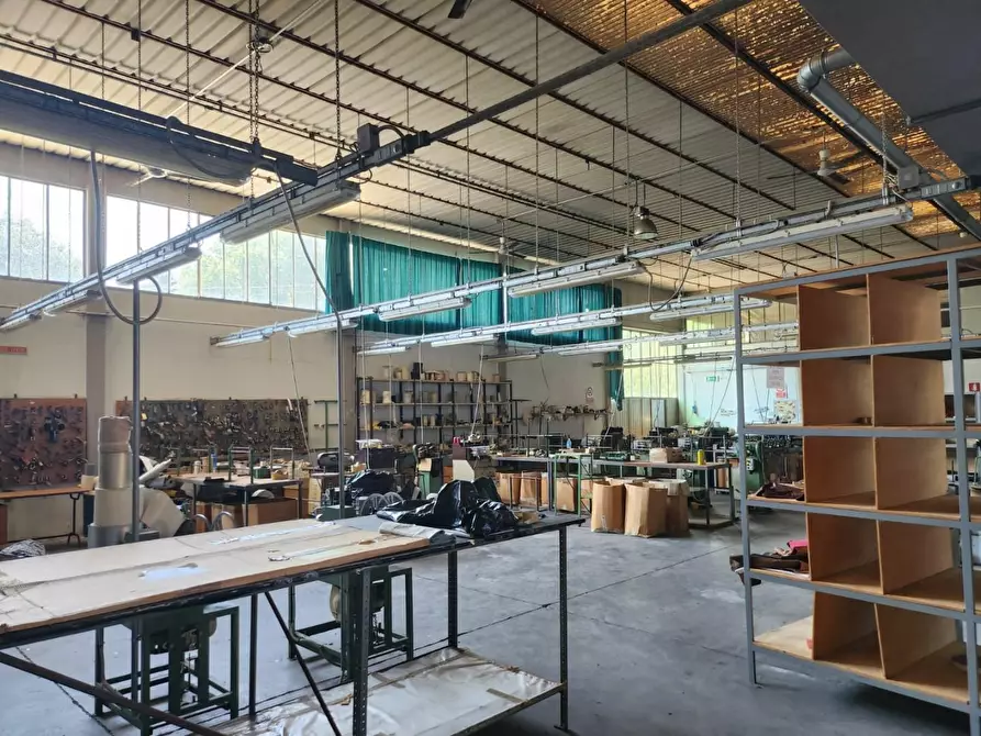 Immagine 6 di Attività artigianale in vendita  a Capannori