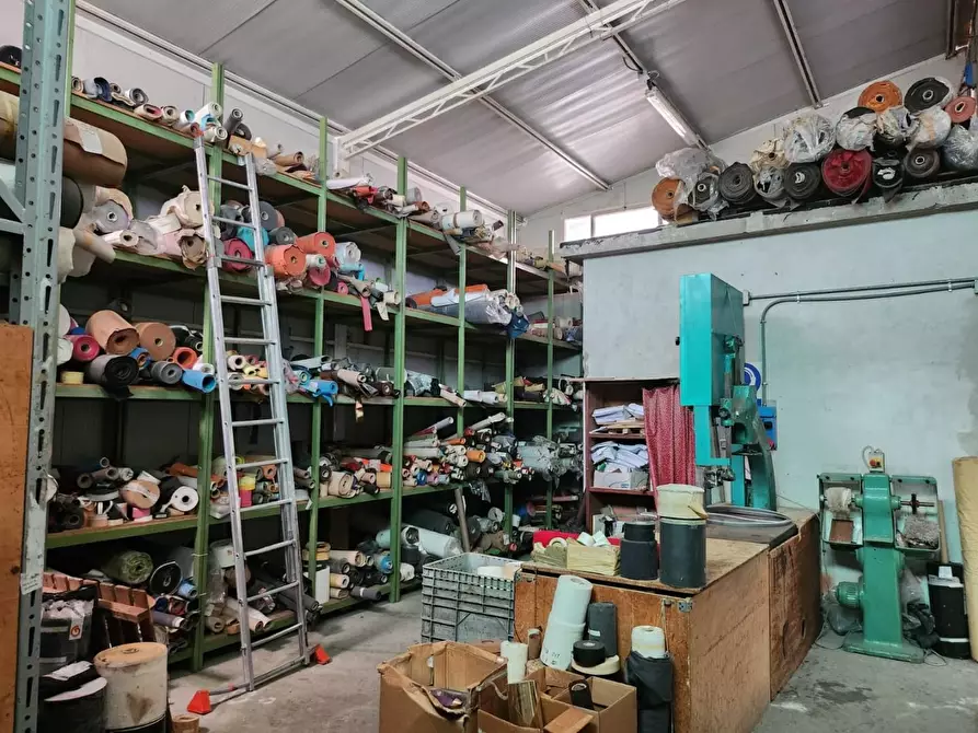 Immagine 15 di Attività artigianale in vendita  a Capannori