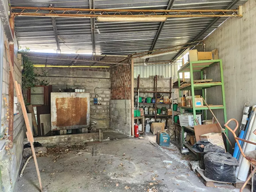 Immagine 16 di Attività artigianale in vendita  a Capannori